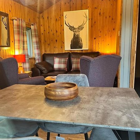 Milton Bay Luxury Lodge Wrapped In Exceptional Scenery Morenish Exterior foto